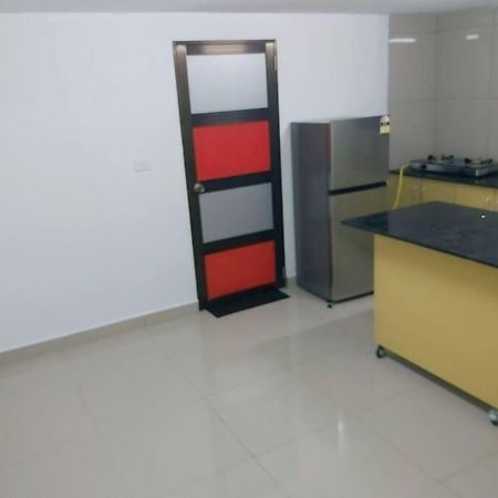 Barrett Accommodation Apartment Сува Екстериор снимка